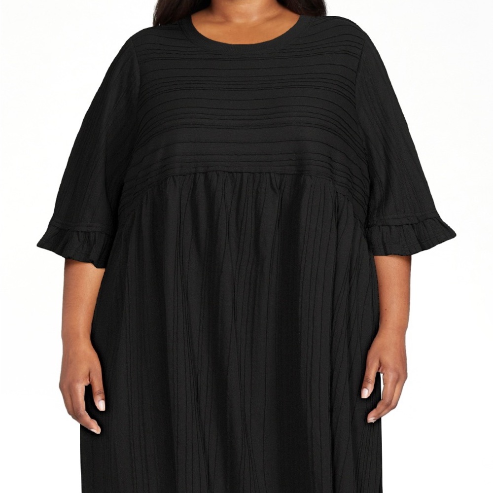 Black Women's Plus Size Textured Knit Babydoll Dress with Short Sleeves
